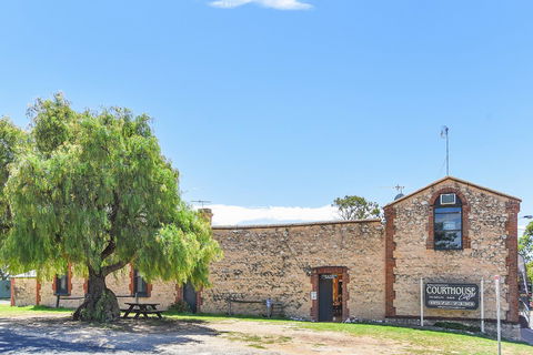 Wellington Courthouse - e-Seniors 8