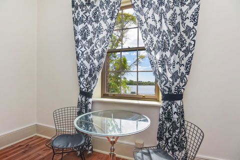 Wellington Courthouse - e-Seniors 14