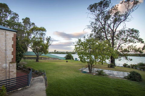 Wellington Courthouse - e-Seniors 24