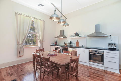 Wellington Courthouse - e-Seniors 22