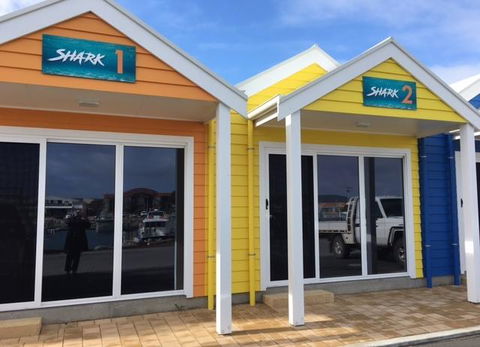 The Shark Apartments 1 - e-Seniors 0