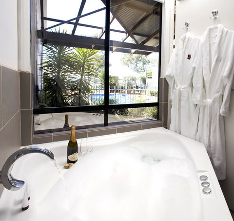 Majestic Oasis Apartments - e-Seniors 9