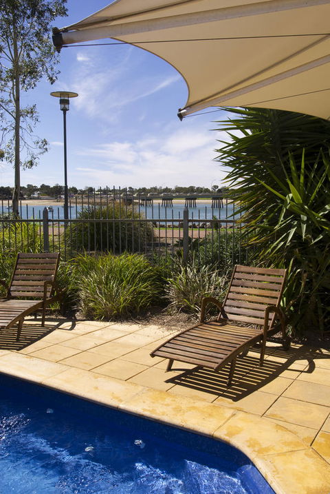 Majestic Oasis Apartments - e-Seniors 13