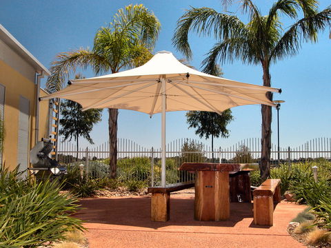 Majestic Oasis Apartments - e-Seniors 6