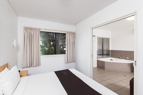 Majestic Oasis Apartments - e-Seniors 20