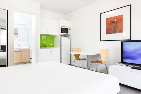 Majestic Oasis Apartments - e-Seniors 24