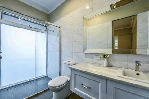 Aloha Luxury Central - e-Seniors 16