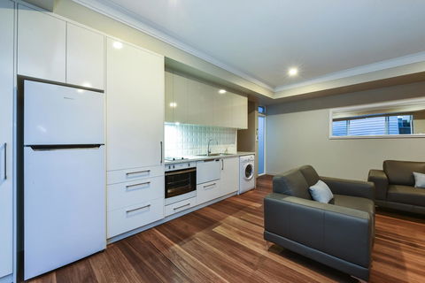 Aloha Luxury Central - e-Seniors 29