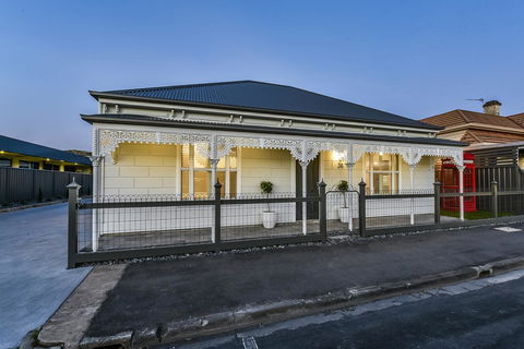 Aloha Luxury Central - e-Seniors 12