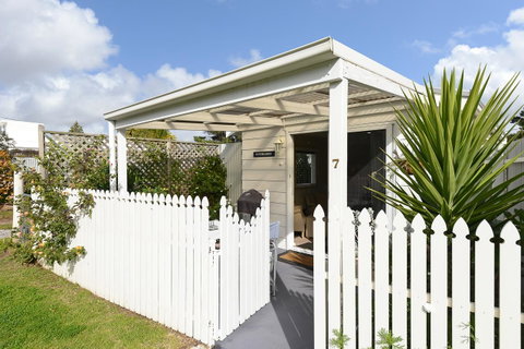 Wintergarden Beach Cabin - e-Seniors 0