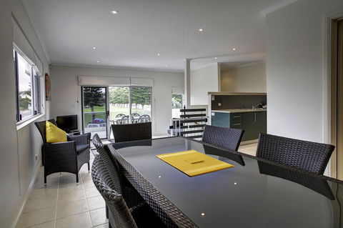 Tasman Beachside Apartments - e-Seniors 5