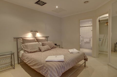 Tasman Beachside Apartments - e-Seniors 6