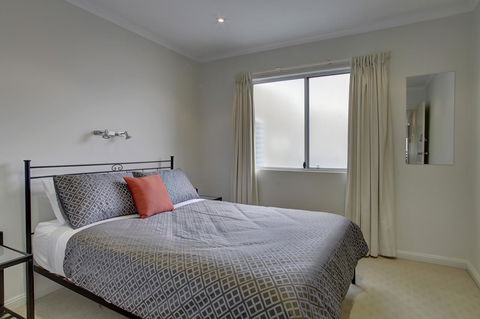Tasman Beachside Apartments - e-Seniors 8