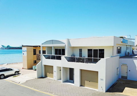 Tasman Beachside Apartments - e-Seniors 2