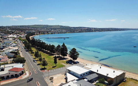 Tasman Beachside Apartments - e-Seniors 1