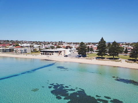 Tasman Beachside Apartments - e-Seniors 12