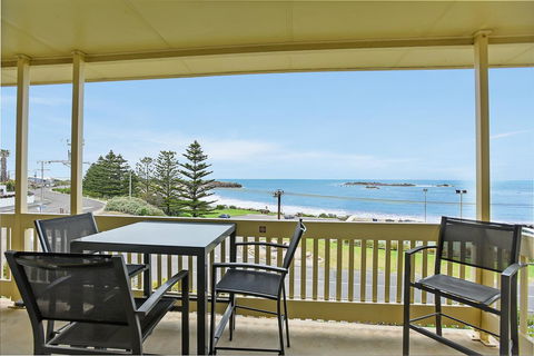 The Dolphins Beachfront Apartments - e-Seniors 9