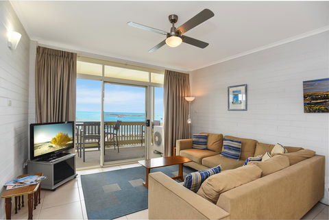 The Dolphins Beachfront Apartments - e-Seniors 13