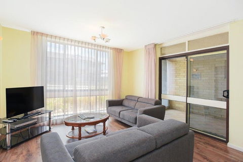 The Dolphins Beachfront Apartments - e-Seniors 5