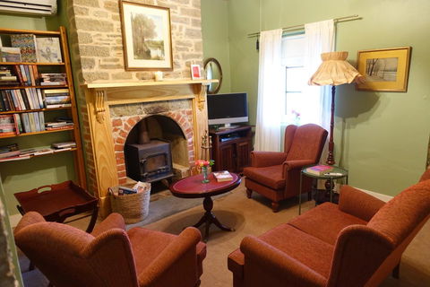 Amy's House Bed & Breakfast - e-Seniors 12
