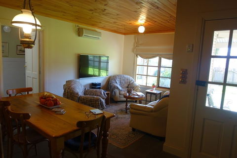 Amy's House Bed & Breakfast - e-Seniors 42
