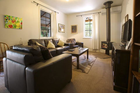 Amy's House Bed & Breakfast - e-Seniors 6