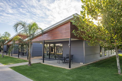 Paringa Resort - e-Seniors 0