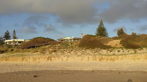 Beachside Escape On The Esplanade - e-Seniors 3