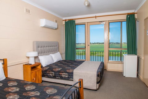 Tailem Bend Riverside Hotel - e-Seniors 0