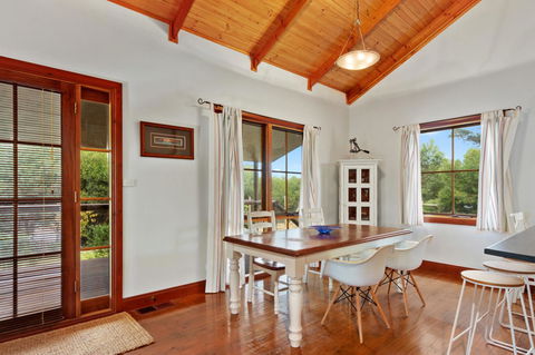 The Log Cabin - 47 Jetty Road - e-Seniors 5