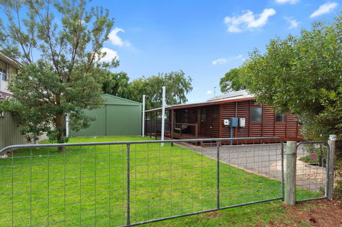 The Log Cabin - 47 Jetty Road - e-Seniors 6
