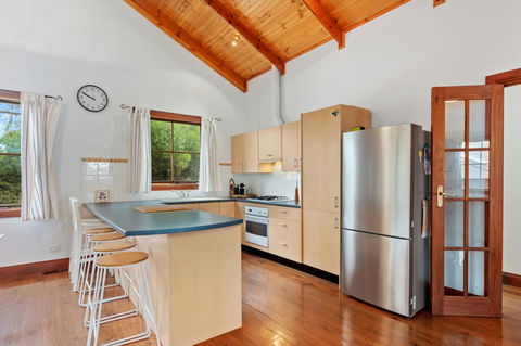 The Log Cabin - 47 Jetty Road - e-Seniors 10