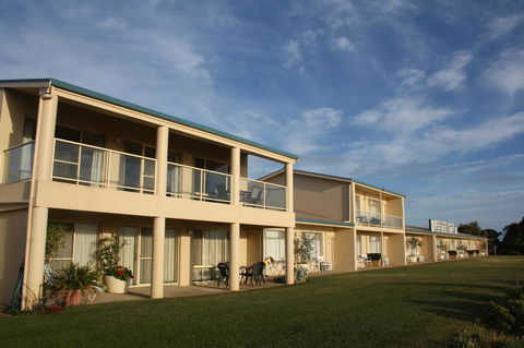 Lakeview Motel And Apartments - e-Seniors 2
