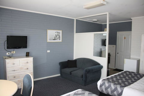 Lakeview Motel And Apartments - e-Seniors 14
