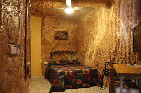 The Underground Motel - e-Seniors 5