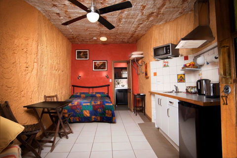 The Underground Motel - e-Seniors 19