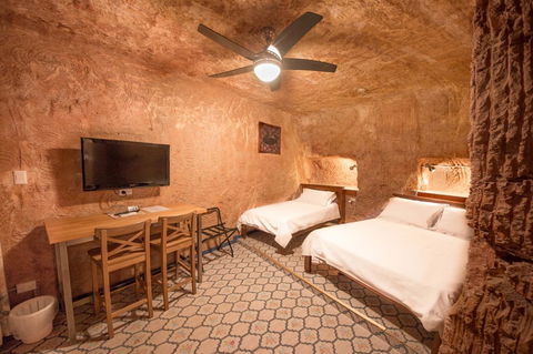 The Underground Motel - e-Seniors 8