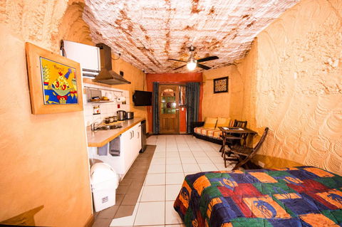 The Underground Motel - e-Seniors 18
