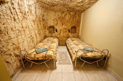 Radeka Downunder Underground Motel - e-Seniors 7
