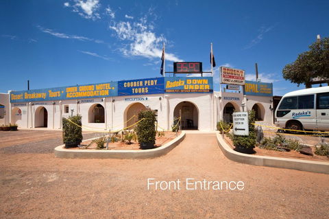 Radeka Downunder Underground Motel - e-Seniors 0