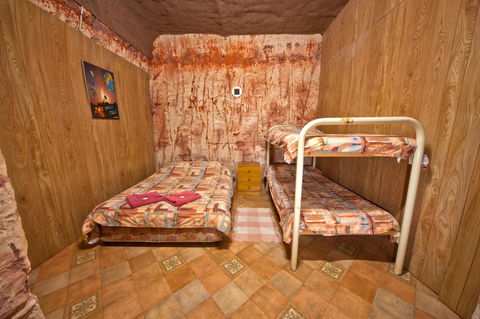 Radeka Downunder Underground Motel - e-Seniors 2