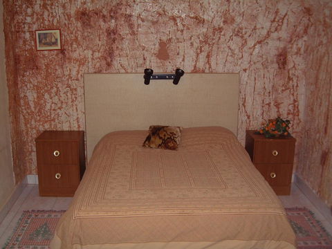 Radeka Downunder Underground Motel - e-Seniors 9