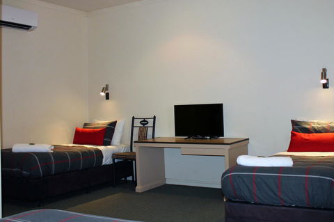 John Pirie Motor Inn - e-Seniors 15