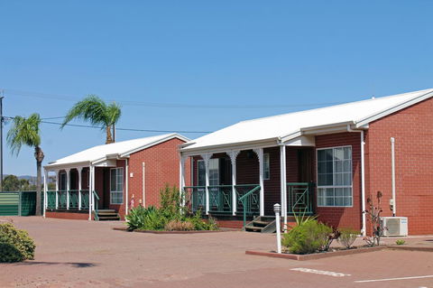 John Pirie Motor Inn - e-Seniors 13