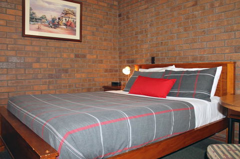 John Pirie Motor Inn - e-Seniors 16