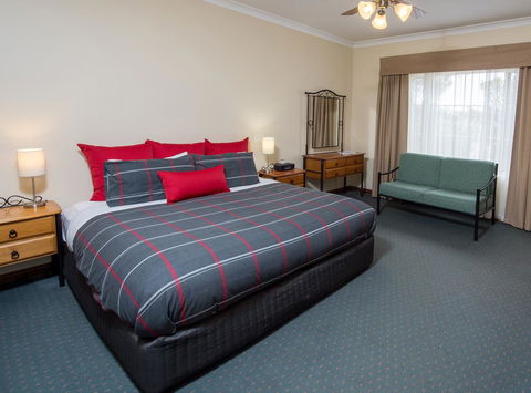 John Pirie Motor Inn - e-Seniors 30