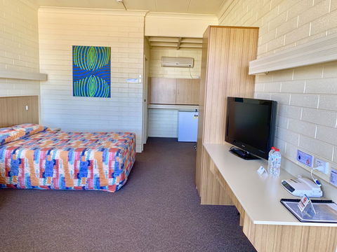 Opal Inn Hotel, Motel, Caravan Park - e-Seniors 33