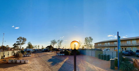 Opal Inn Hotel, Motel, Caravan Park - e-Seniors 42