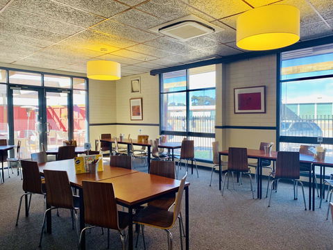 Opal Inn Hotel, Motel, Caravan Park - e-Seniors 28