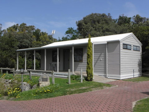 Lakeside Tourist Park - e-Seniors 1